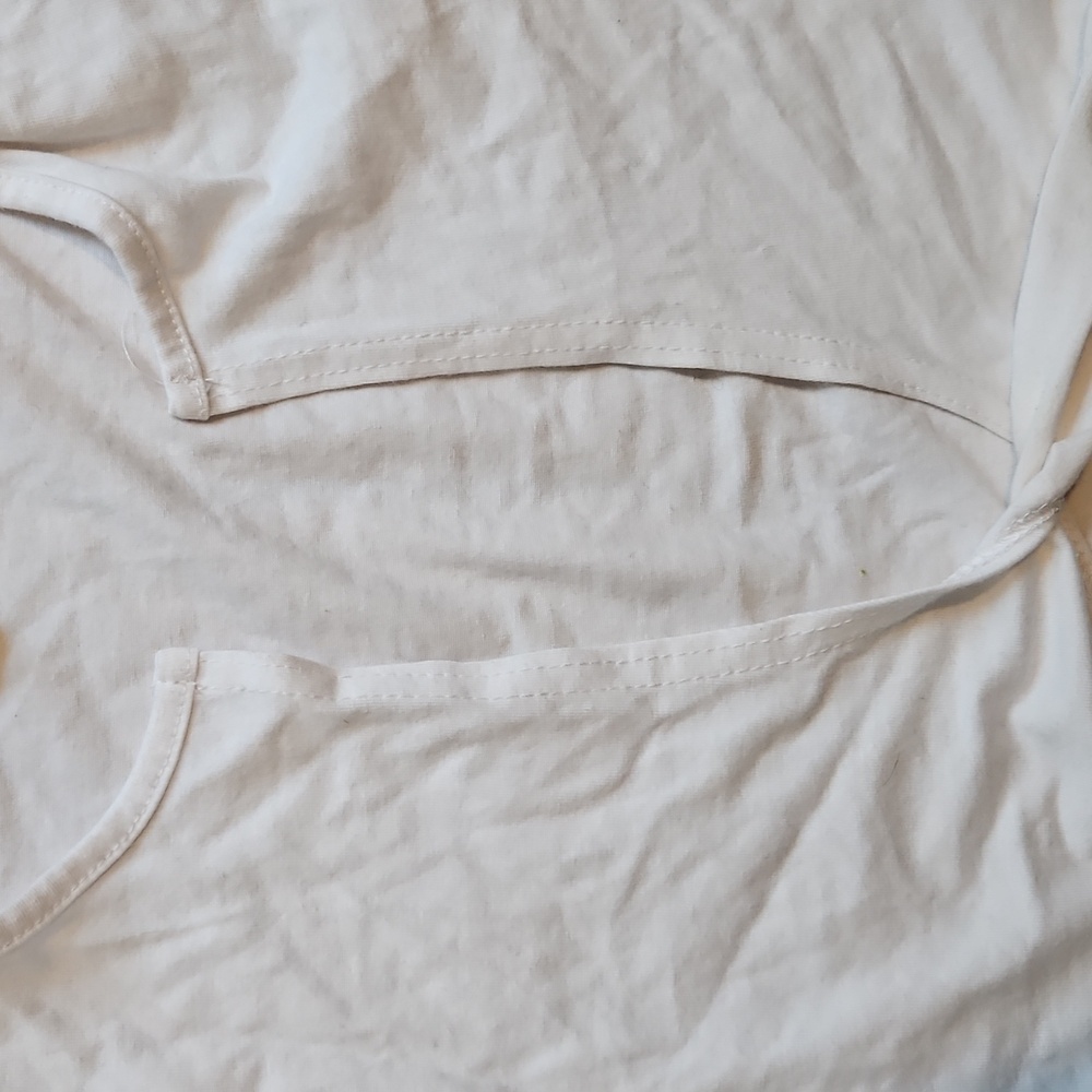 NWT Pretty Little Thing White Short Sleeve Women's  Crop Deep V Neck Top - Picture 3 of 4